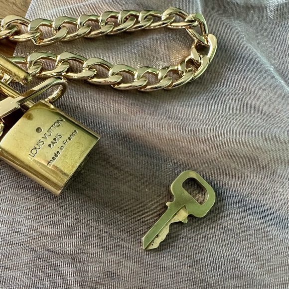 Louis Vuitton Padlock Lock and Key #311 & necklace gold 18” unbranded nwot - Picture 9 of 12